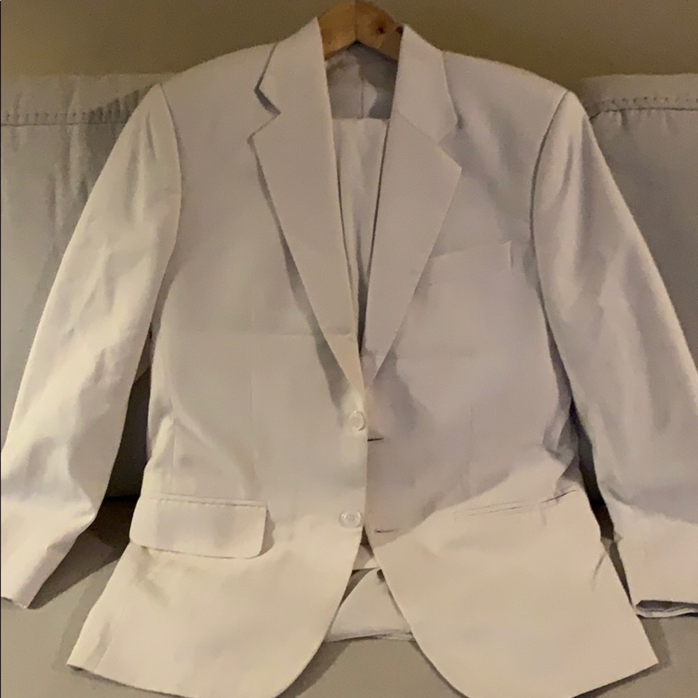 Men’s white pants and blazer